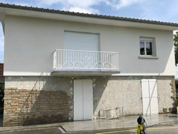 Pose de mur pierre sur mur en crépis à Tarbes